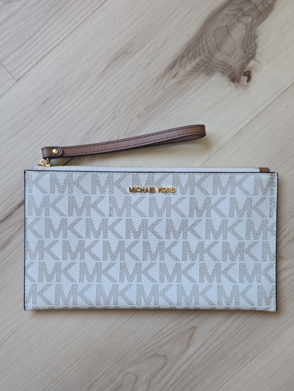 NWOT Michael Kors Jet Set Top Zip Wristlet